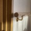 栗の木　八角形の手摺り　横使い　真鍮金具付き　ちょうなはつり仕上げ　60cm〜120cm - 画像 (2)