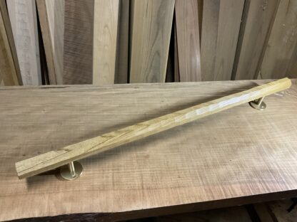 ケヤキの木　八角形の手摺り　真鍮金具付き　ちょうなはつり(名栗)仕上げ　60cm〜70cm - 画像 (7)
