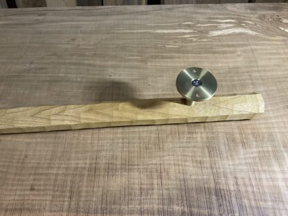 ケヤキの木　八角形の手摺り　真鍮金具付き　ちょうなはつり(名栗)仕上げ　60cm〜70cm - 画像 (4)