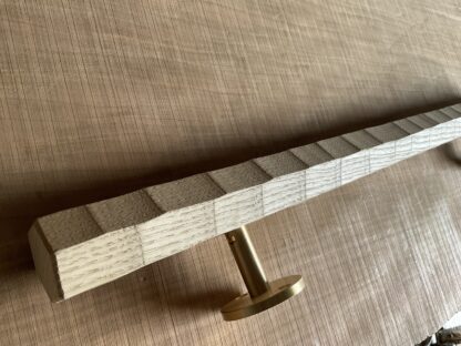 栗の木　六角形の手摺り　真鍮金具付き　ちょうなはつり仕上げ　60cm〜120cm - 画像 (4)