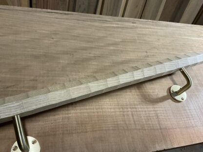 栗の木　六角形の手摺り　L字型真鍮金具付き　横使い　ちょうなはつり仕上げ　60cm〜120cm - 画像 (5)
