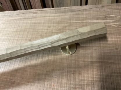 栗の木　八角形の手摺り　真鍮金具付き　ちょうなはつり仕上げ　60cm〜120cm - 画像 (2)