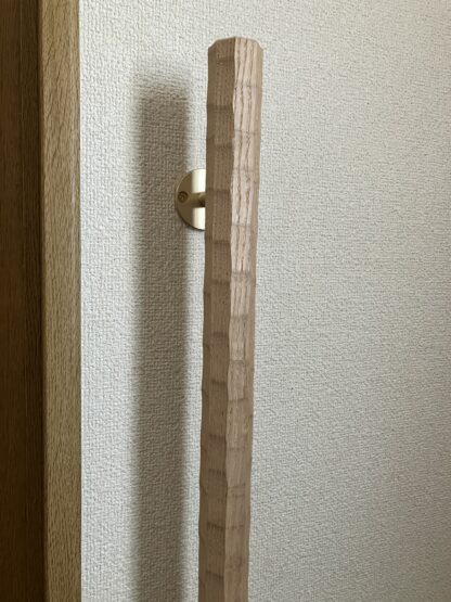 栗の木　八角形の手摺り　真鍮金具付き　ちょうなはつり仕上げ　60cm〜120cm - 画像 (6)