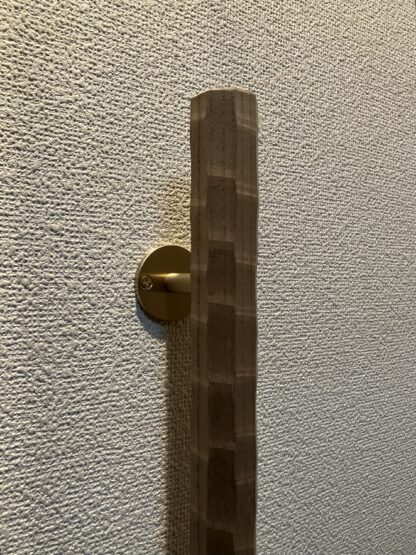キハダの木　八角形の手摺り　真鍮金具付き　ちょうなはつり仕上げ　60cm〜120cm - 画像 (5)