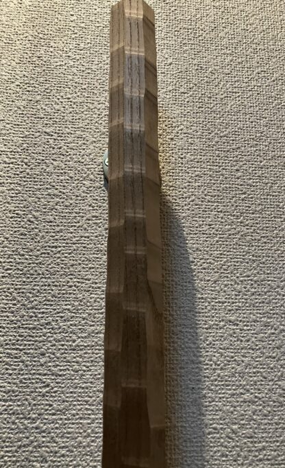 キハダの木　八角形の手摺り　真鍮金具付き　ちょうなはつり仕上げ　60cm〜120cm - 画像 (7)