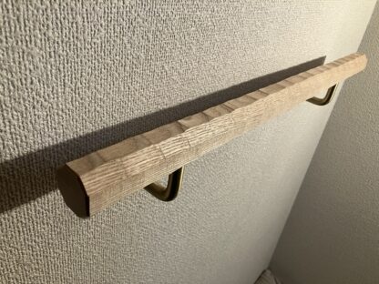 栗の木　八角形の手摺り　L字型真鍮金具付き　横使い　ちょうなはつり仕上げ　60cm〜120cm - 画像 (15)