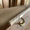 タモの木　八角形の手摺り　L字型真鍮金具付き　ちょうなはつり仕上げ　60cm〜120cm - 画像 (2)