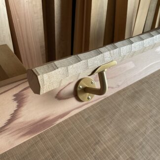 タモの木　八角形の手摺り　L字型真鍮金具付き　ちょうなはつり仕上げ　60cm〜120cm