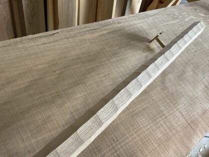 タモの木　六角形の手摺り　L字型真鍮金具付き　横使い　ちょうなはつり(名栗)仕上げ　60cm〜120cm - 画像 (10)