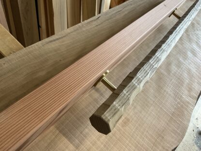 キハダの木　八角形の手摺り　L字型真鍮金具付き　ちょうなはつり(名栗)仕上げ　60cm〜120cm - 画像 (8)