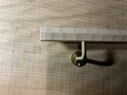 タモの木　六角形の手摺り　L字型真鍮金具付き　横使い　ちょうなはつり(名栗)仕上げ　60cm〜120cm