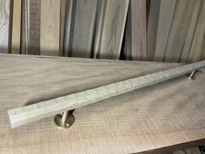 ナラの木　八角形の手摺り　ちょうなはつり(名栗)仕上げ　真鍮金具付き長さ90cm - 画像 (9)