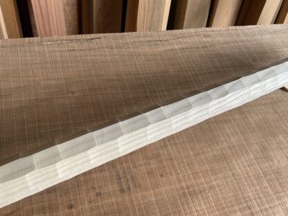 トネリコの木　八角形の手摺り　ちょうなはつり(名栗)仕上げ　真鍮金具付き長さ80cm - 画像 (4)