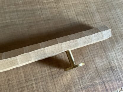 タモの木　六角形の手摺り　真鍮金具付き　ちょうなはつり(名栗)仕上げ　60cm〜120cm - 画像 (12)
