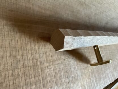 タモの木　六角形の手摺り　真鍮金具付き　ちょうなはつり(名栗)仕上げ　60cm〜120cm - 画像 (11)