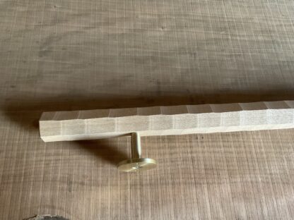 タモの木　六角形の手摺り　真鍮金具付き　ちょうなはつり(名栗)仕上げ　60cm〜120cm - 画像 (10)