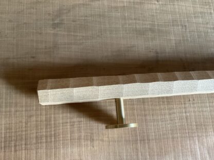 タモの木　六角形の手摺り　真鍮金具付き　ちょうなはつり(名栗)仕上げ　60cm〜120cm - 画像 (4)