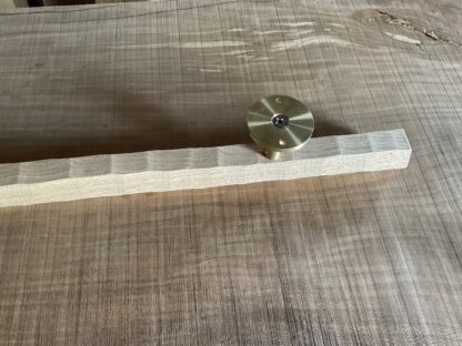 タモの木　六角形の手摺り　真鍮金具付き　ちょうなはつり(名栗)仕上げ　60cm〜120cm - 画像 (3)