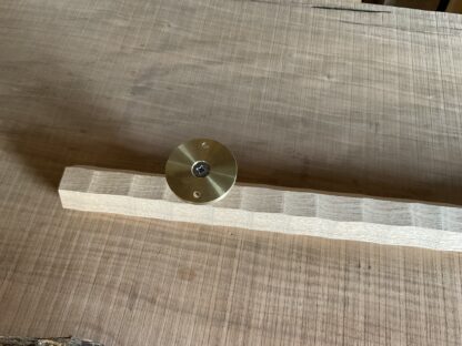タモの木　六角形の手摺り　真鍮金具付き　ちょうなはつり(名栗)仕上げ　60cm〜120cm - 画像 (5)