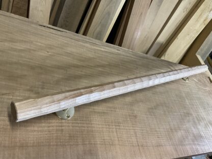 センダンの木　八角形の手摺り　ちょうなはつり(名栗)仕上げ　長さ80cm - 画像 (7)