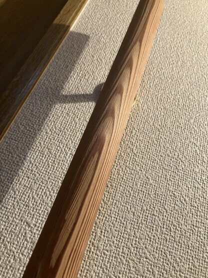 秋田杉　丸い手摺り　ウヅクリ仕上げ　真鍮金具付き　長さ60cm〜100cm - 画像 (8)