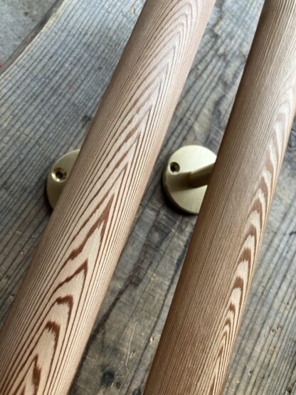 秋田杉　丸い手摺り　ウヅクリ仕上げ　真鍮金具付き　長さ60cm〜100cm - 画像 (11)