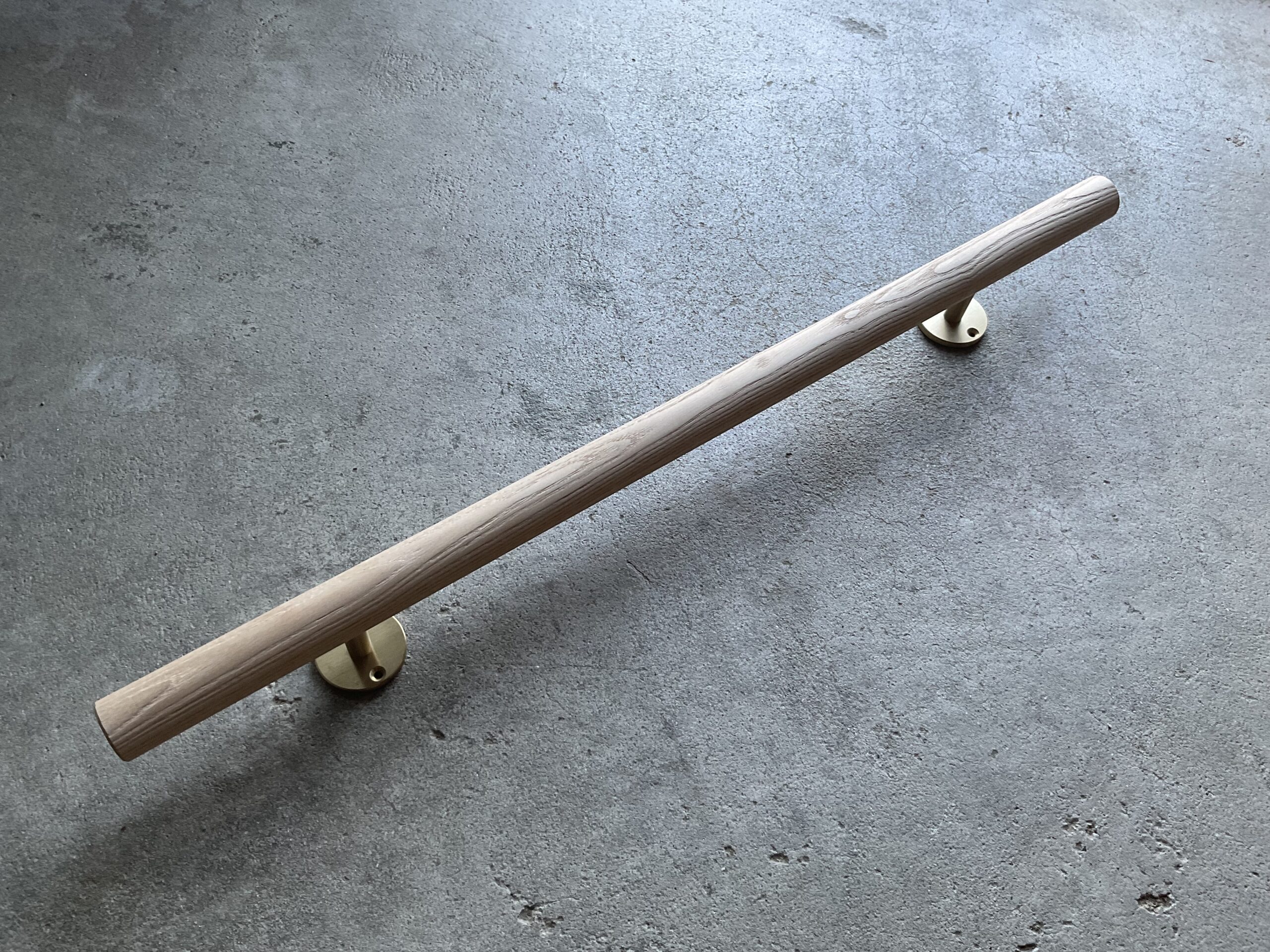 タモの木 丸い手摺り 32ミリ径 ウヅクリ仕上げ 長さ60cm〜100cm - 画像 (5)