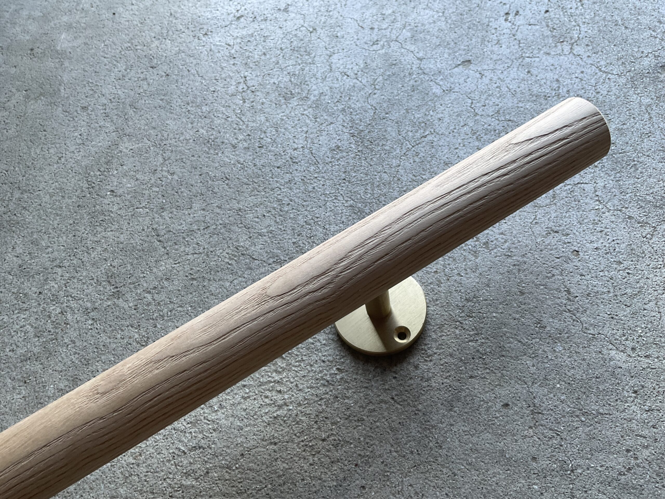 タモの木 丸い手摺り 32ミリ径 ウヅクリ仕上げ 長さ60cm〜100cm - 画像 (4)