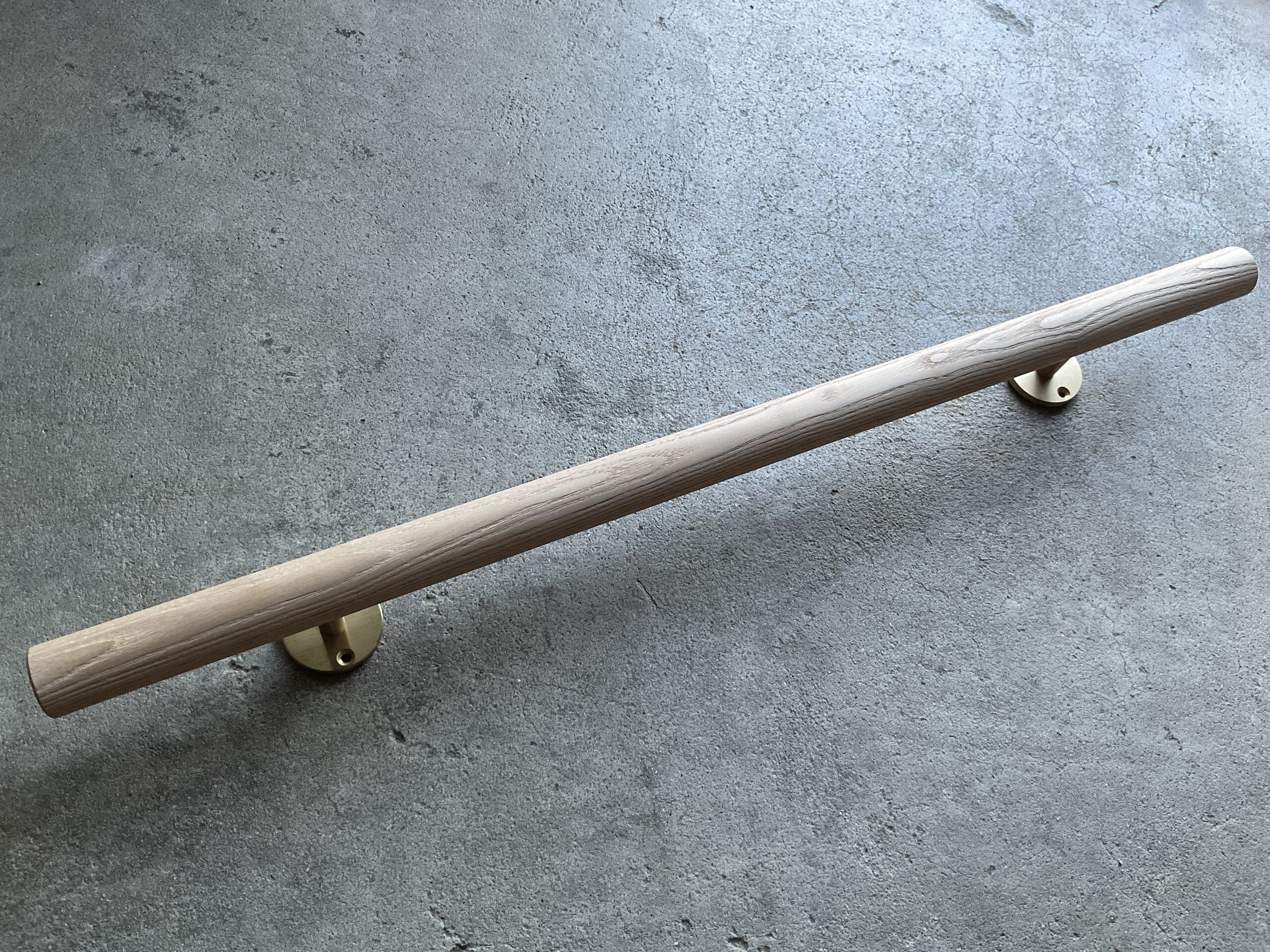 タモの木 丸い手摺り 32ミリ径 ウヅクリ仕上げ 長さ60cm〜100cm