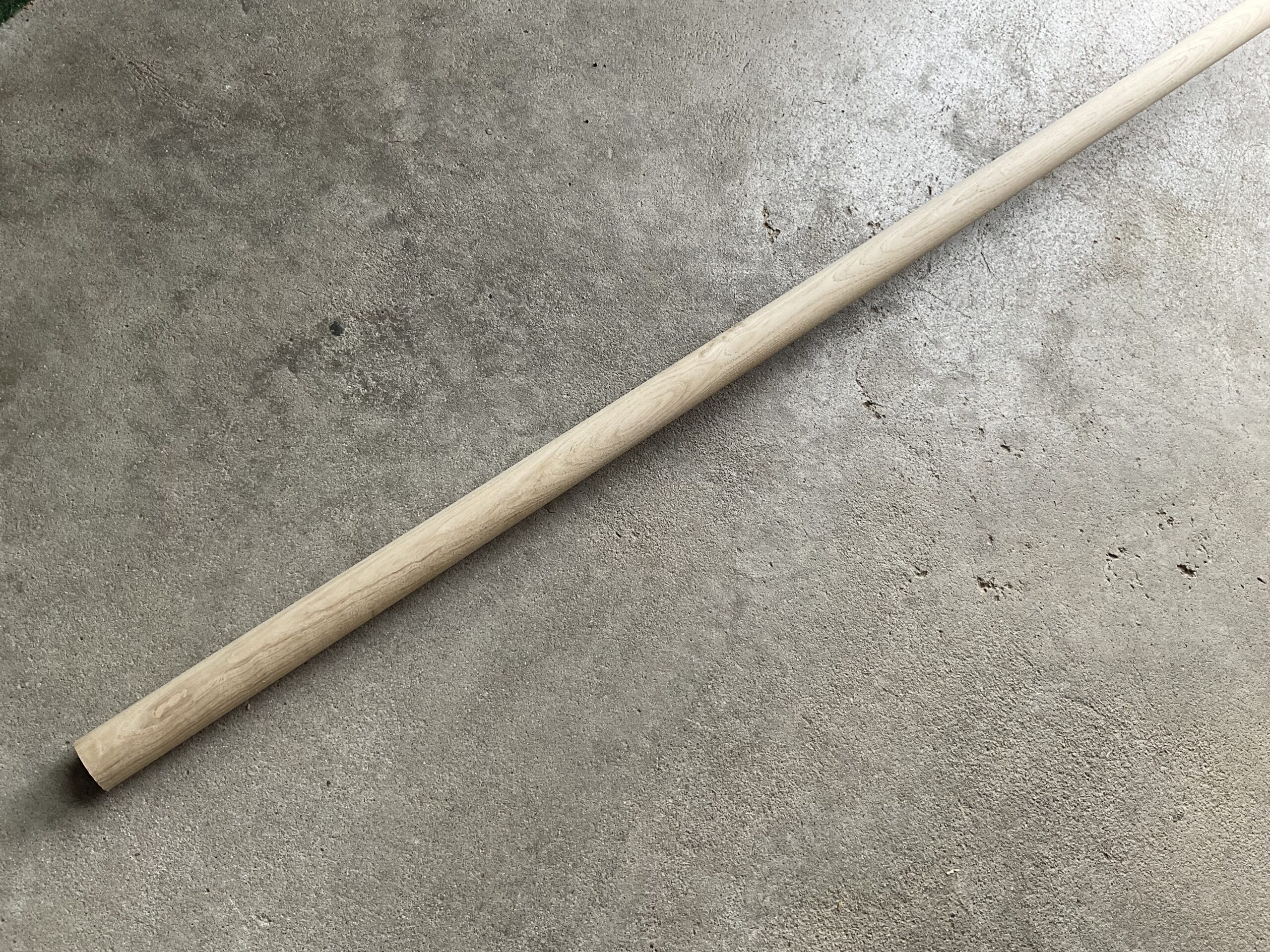 栗の木 丸い手摺り 無垢材 長さ 150cm 〜 210cm (手摺り単体での販売です)