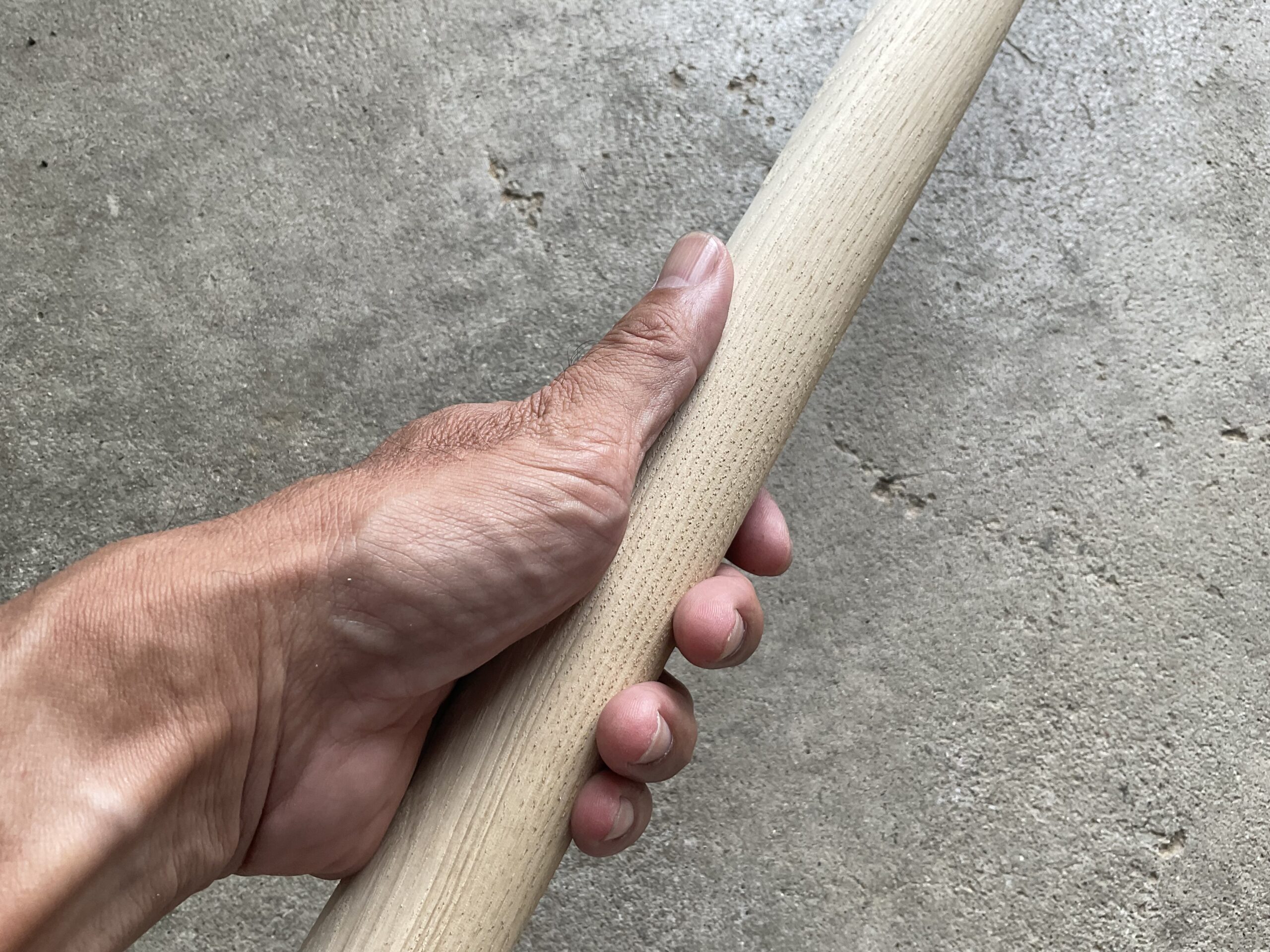 栗の木 丸い手摺り 無垢材 長さ 150cm 〜 210cm (手摺り単体での販売です) - 画像 (3)